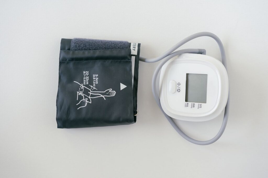 Digital blood pressure monitor and cuff